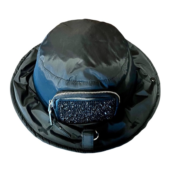 Madden NYC NYT Black Puffer Bucket Hat with Blinged Out Beaded Zip Pocket One Sz - Picture 1 of 13